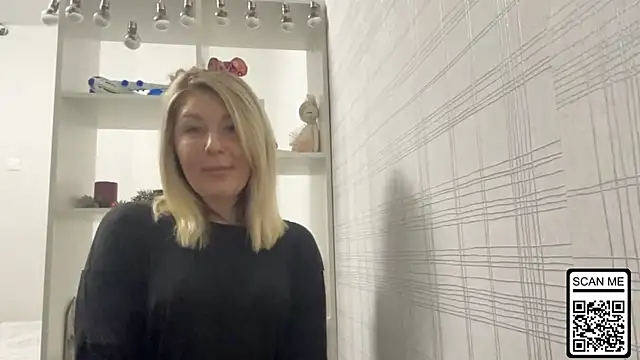 Blondie xoxoxo online show from 12-15-25, 08:53