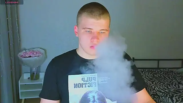 Snapshot of kittenmurr chatting on 10-31-25, 08:27 kittenmurr online show from 10-31-25, 08:27