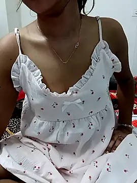 Snapshot of Cutie_Shruti chatting on 09-21-25, 04:45 Cutie Shruti online show from 09-21-25, 04:45