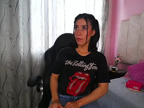 Snapshot of DarlingDuchess_ chatting on 09-19-25, 02:43 DarlingDuchess online show from 09-19-25, 02:43
