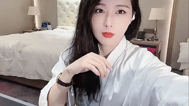 Snapshot of Ianxuan chatting on 10-18-25, 02:35 Ianxuan online show from 10-18-25, 02:35