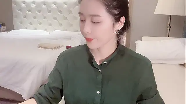 Snapshot of Ianxuan chatting on 10-17-25, 01:24 Ianxuan online show from 10-17-25, 01:24