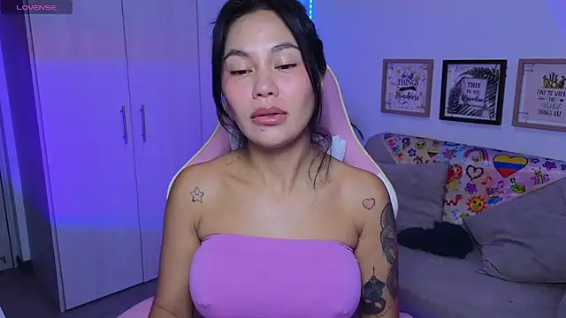 Snapshot of Valeria_Red_ chatting on 09-22-25, 09:26 Valeria Red online show from 09-22-25, 09:26