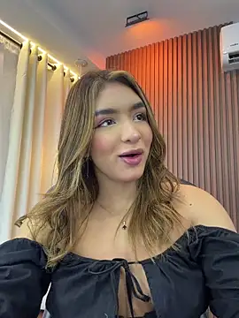 Snapshot of jenn_fit chatting on 04-19-26, 03:29 jenn fit online show from 04-19-26, 03:29