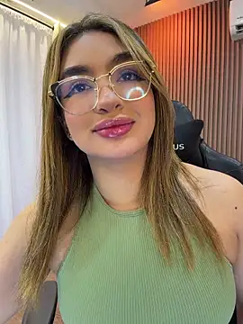 Snapshot of jenn_fit chatting on 05-16-26, 05:06 jenn fit online show from 05-16-26, 05:06