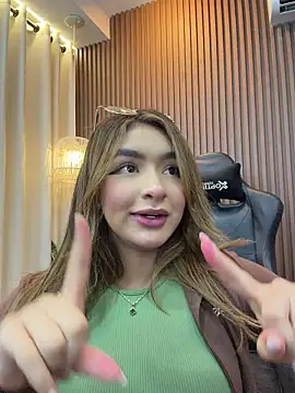 Snapshot of jenn_fit chatting on 04-22-26, 03:13 jenn fit online show from 04-22-26, 03:13
