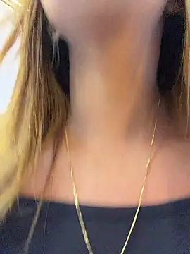 Snapshot of jenn_fit chatting on 05-18-26, 02:12 jenn fit online show from 05-18-26, 02:12