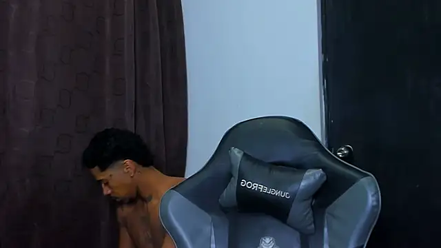 Snapshot of violet_and_myers chatting on 03-02-26, 12:56 violet and myers online show from 03-02-26, 12:56