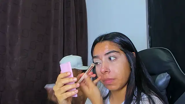 Snapshot of violet_and_myers chatting on 02-21-26, 11:18 violet and myers online show from 02-21-26, 11:18