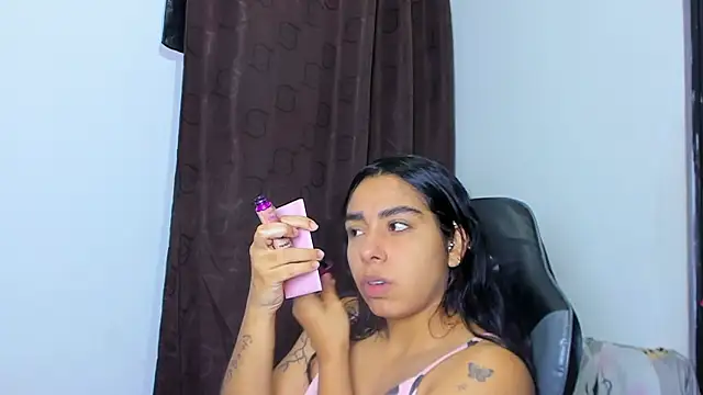 Snapshot of violet_and_myers chatting on 02-13-26, 10:10 violet and myers online show from 02-13-26, 10:10