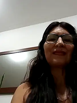 Snapshot of swity_foster chatting on 10-17-25, 08:39 swity foster online show from 10-17-25, 08:39