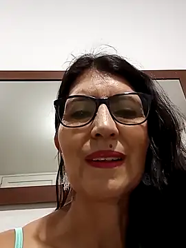 Snapshot of swity_foster chatting on 10-15-25, 10:56 swity foster online show from 10-15-25, 10:56