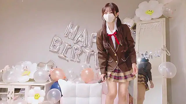 Yuna-ch online show from 10-13-25, 10:39