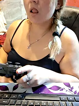 qSensi online show from 12-04-25, 11:37