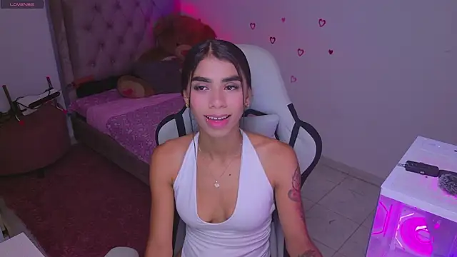 BrunetteAdams001 online show from 04-12-26, 03:43