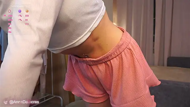 Snapshot of RenateRansone chatting on 02-15-26, 07:02 RenateRansone online show from 02-15-26, 07:02