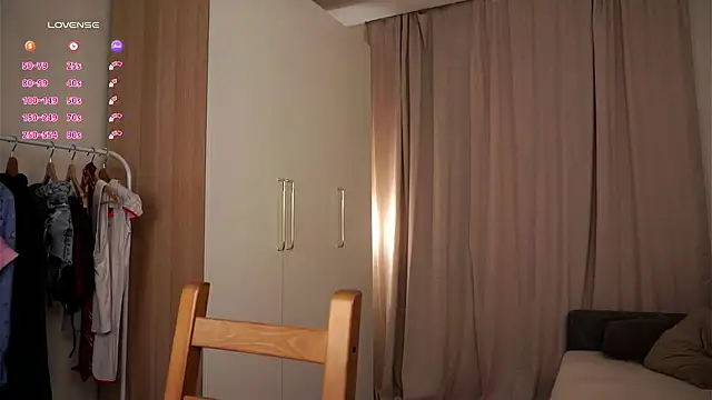 Snapshot of RenateRansone chatting on 02-25-26, 06:19 RenateRansone online show from 02-25-26, 06:19