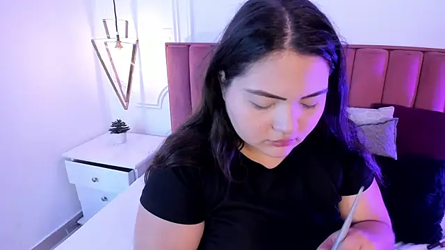 Tessa Sinclaire online show from 10-13-25, 07:37