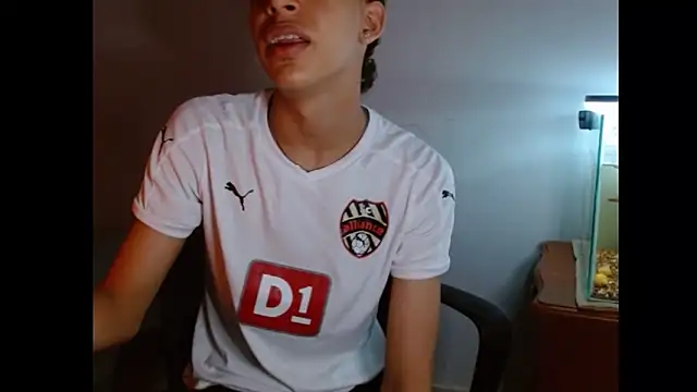 Snapshot of Xtremeplay_18 chatting on 10-09-25, 10:32 Xtremeplay 18 online show from 10-09-25, 10:32