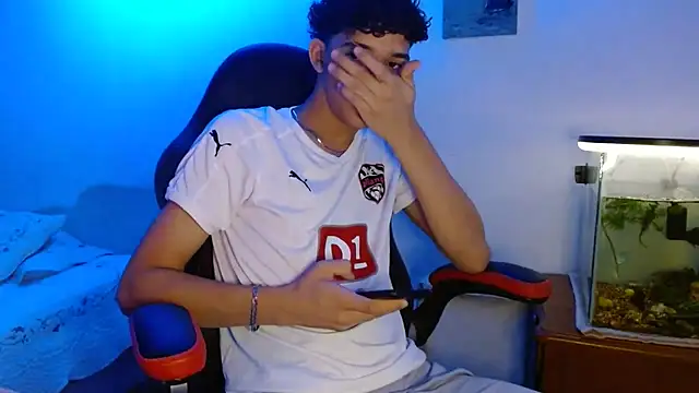 Snapshot of Xtremeplay_18 chatting on 10-16-25, 07:55 Xtremeplay 18 online show from 10-16-25, 07:55