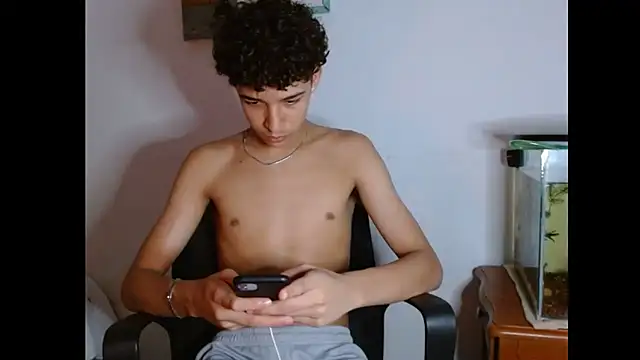 Snapshot of Xtremeplay_18 chatting on 10-03-25, 10:00 Xtremeplay 18 online show from 10-03-25, 10:00