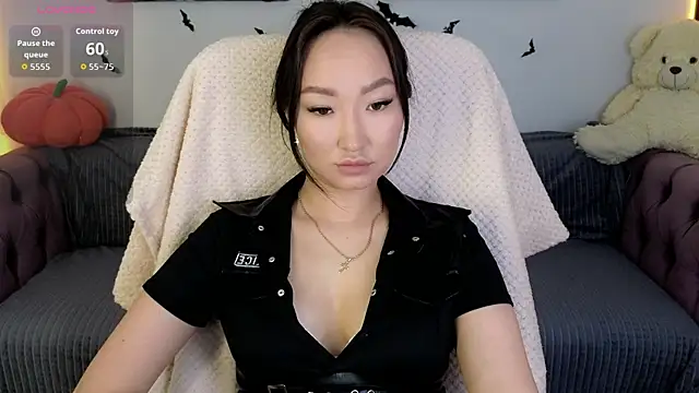 Mary Driden online show from 10-31-25, 11:07