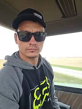 twistafatpipe online show from 10-25-25, 03:12