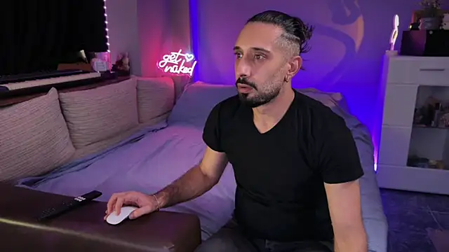 Snapshot of Secret_Lovers1 chatting on 06-02-26, 06:19 Secret Lovers1 online show from 06-02-26, 06:19