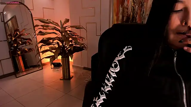 AyshelBrown online show from 11-23-25, 04:22