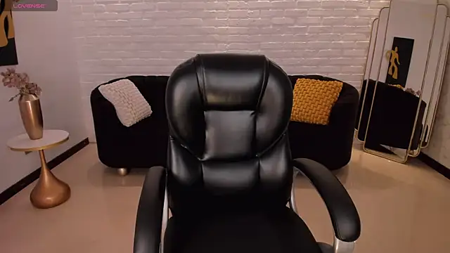 AyshelBrown online show from 12-22-25, 12:22