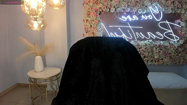 MilaColeman online show from 12-15-25, 04:29