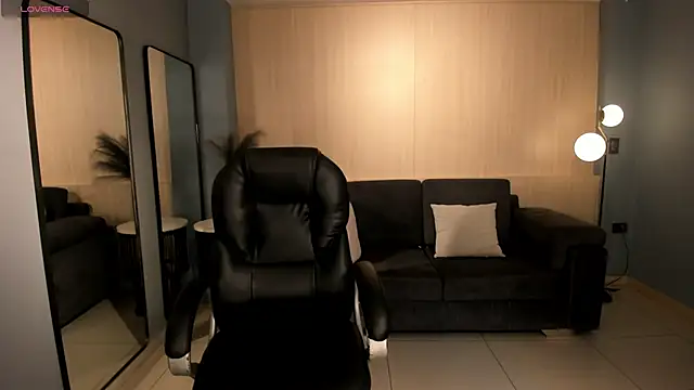 MilaColeman online show from 11-05-25, 02:03