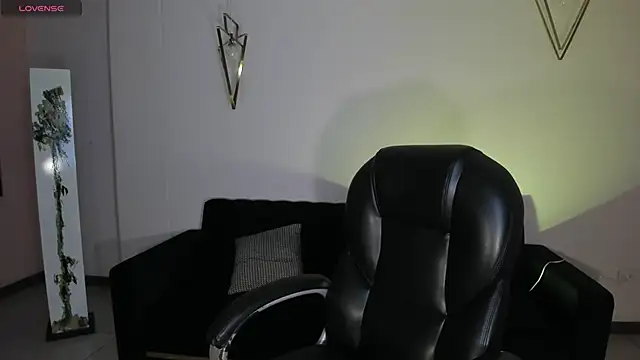 LizzCooper online show from 11-25-25, 03:29