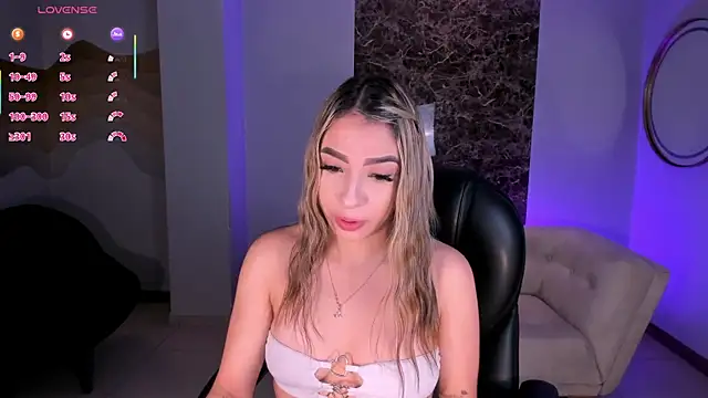 LizzCooper online show from 11-11-25, 04:18