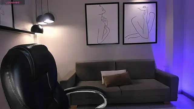 LizzCooper online show from 11-21-25, 04:11