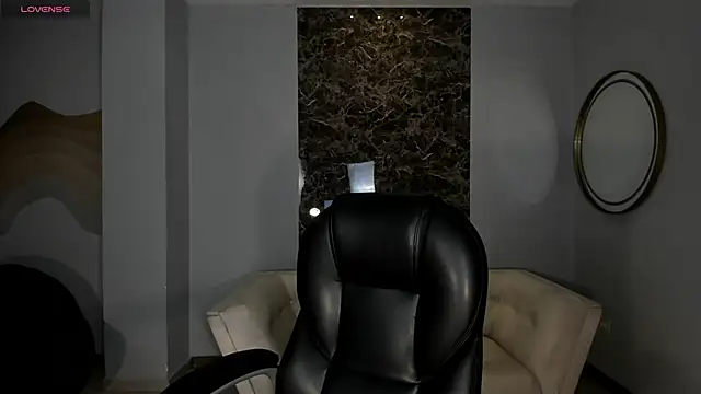 LizzCooper online show from 11-13-25, 04:05