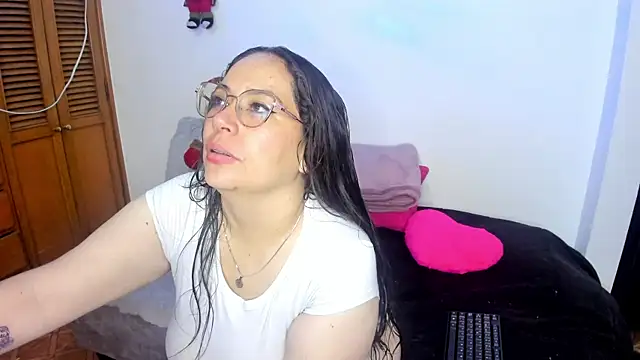 Snapshot of Ashley_Monroe chatting on 11-28-25, 03:01 Ashley Monroe online show from 11-28-25, 03:01