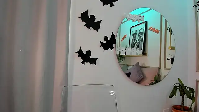 Snapshot of Ashley_Monroe chatting on 10-29-25, 12:15 Ashley Monroe online show from 10-29-25, 12:15