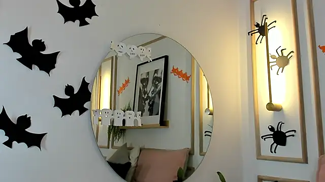 Snapshot of Ashley_Monroe chatting on 10-27-25, 11:44 Ashley Monroe online show from 10-27-25, 11:44