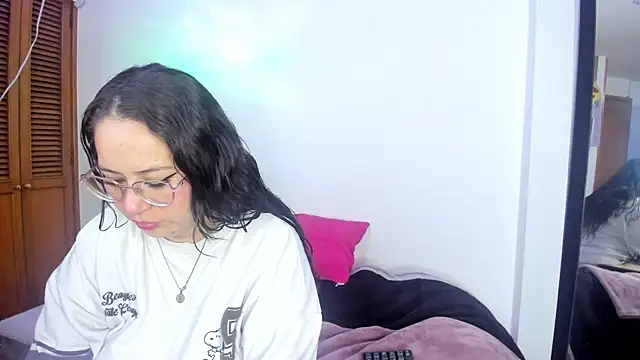 Snapshot of Ashley_Monroe chatting on 11-22-25, 01:43 Ashley Monroe online show from 11-22-25, 01:43