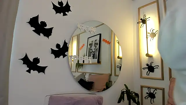 Snapshot of Ashley_Monroe chatting on 10-31-25, 11:40 Ashley Monroe online show from 10-31-25, 11:40