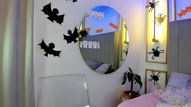 Snapshot of Ashley_Monroe chatting on 10-20-25, 11:44 Ashley Monroe online show from 10-20-25, 11:44