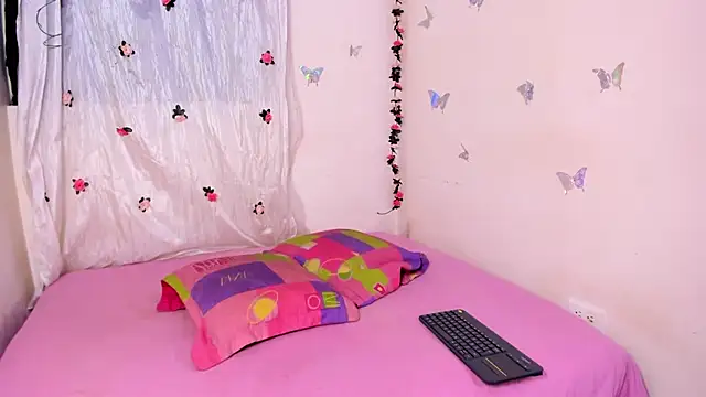 EVELYNN LUXX online show from 06-22-26, 03:01