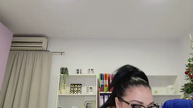 Snapshot of RubiHarper chatting on 12-16-25, 03:11 RubiHarper online show from 12-16-25, 03:11