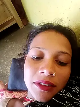 Snapshot of Chandni_Love143 chatting on 10-21-25, 04:23 Chandni Love143 online show from 10-21-25, 04:23
