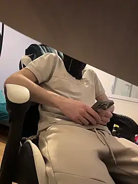 Snapshot of tok_lo24 chatting on 02-08-26, 01:31 tok lo24 online show from 02-08-26, 01:31