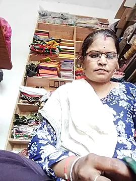 Snapshot of Bhavna_hot chatting on 09-10-25, 11:20 Bhavna hot online show from 09-10-25, 11:20