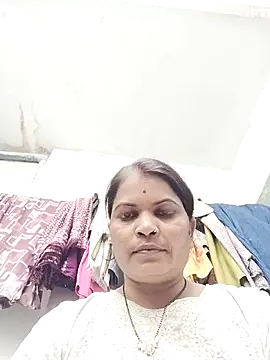 Snapshot of Bhavna_hot chatting on 10-15-25, 10:45 Bhavna hot online show from 10-15-25, 10:45