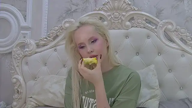 EllieFrosty  online show from 01-11-26, 06:48