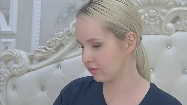 Snapshot of EllieFrosty_ chatting on 04-20-26, 10:22 EllieFrosty online show from 04-20-26, 10:22